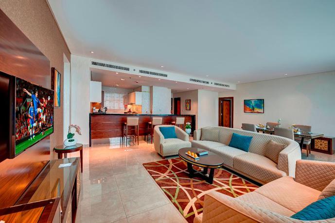 Imagen de la habitación del Hotel Royal Continental Suites. Foto 7