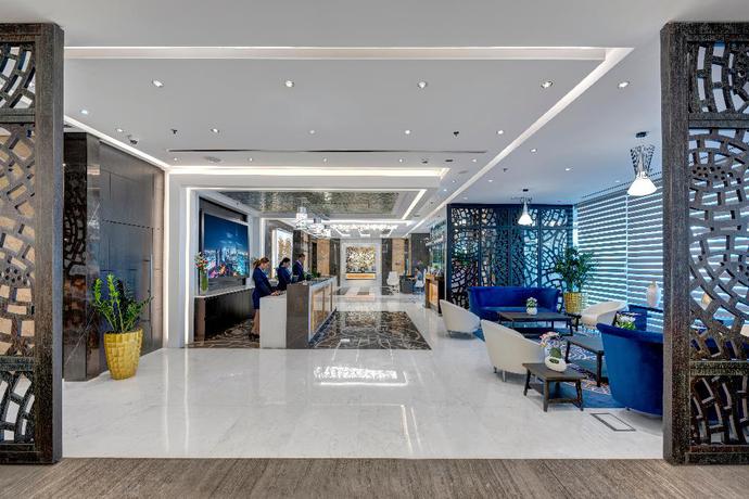 Imagen de los interiores del Hotel Royal Continental Suites. Foto 17