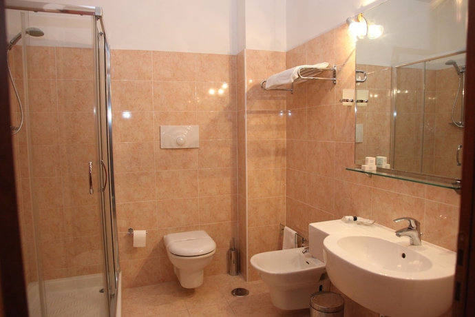Imagen de la habitación del Hotel Royal, Cosenza. Foto 10