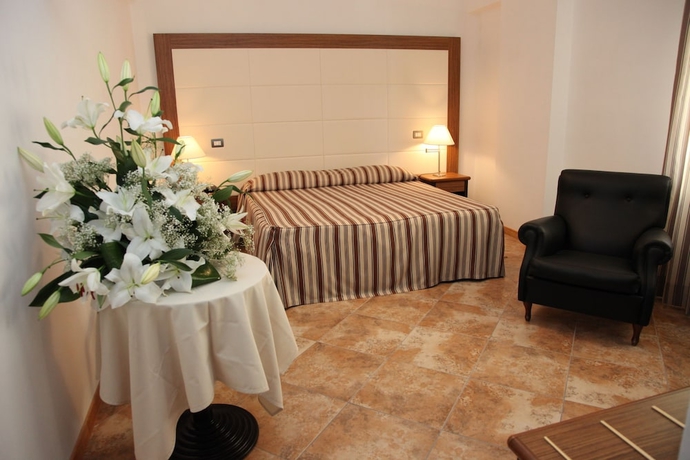 Imagen de la habitación del Hotel Royal, Cosenza. Foto 11