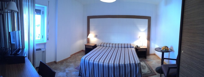 Imagen de la habitación del Hotel Royal, Cosenza. Foto 13