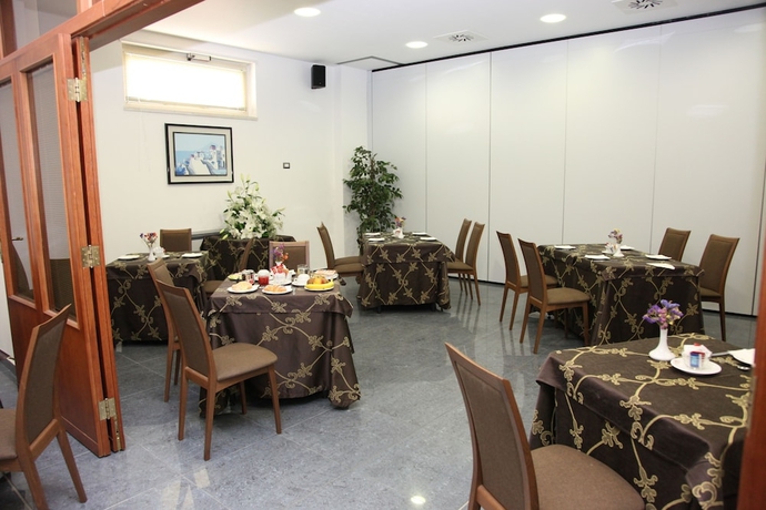 Imagen del bar/restaurante del Hotel Royal, Cosenza. Foto 4