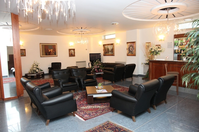 Imagen del bar/restaurante del Hotel Royal, Cosenza. Foto 7