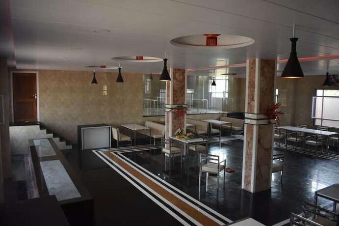 Imagen del bar/restaurante del Hotel Royal Country Club. Foto 17