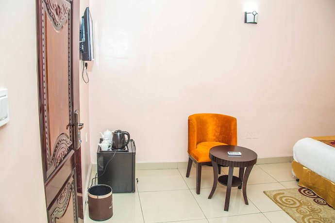 Imagen de la habitación del Hotel Royal Crest And Suites. Foto 2