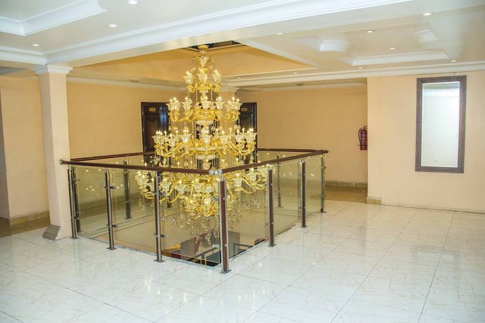 Imagen de los interiores del Hotel Royal Crest And Suites. Foto 12