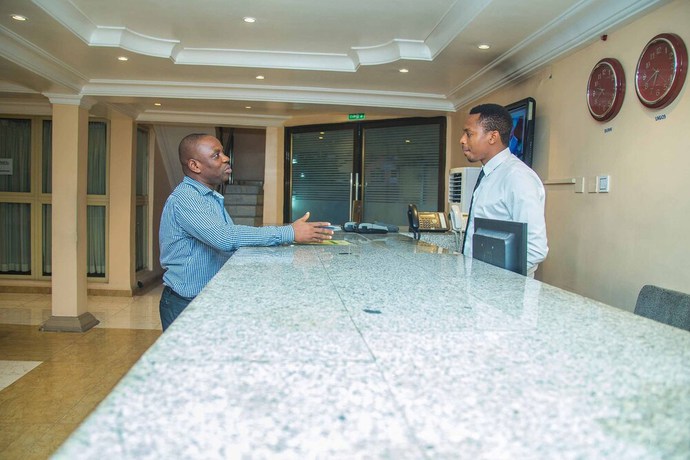 Imagen de los interiores del Hotel Royal Crest And Suites. Foto 14