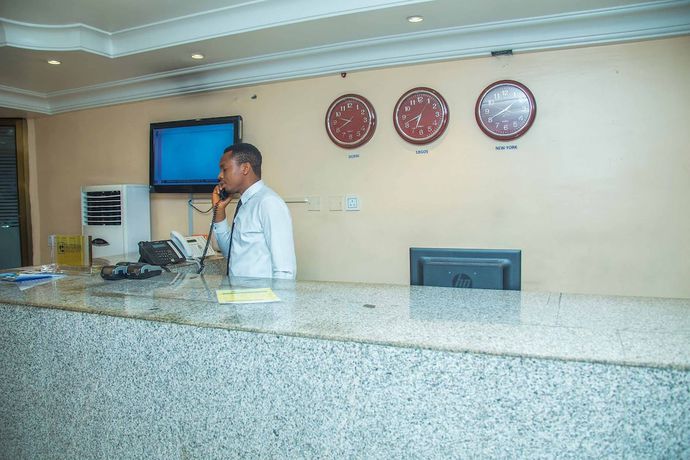 Imagen de los interiores del Hotel Royal Crest And Suites. Foto 15