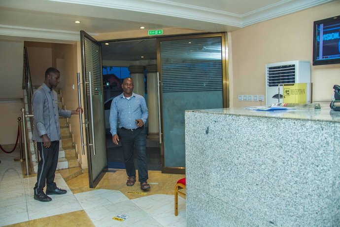 Imagen de los interiores del Hotel Royal Crest And Suites. Foto 16