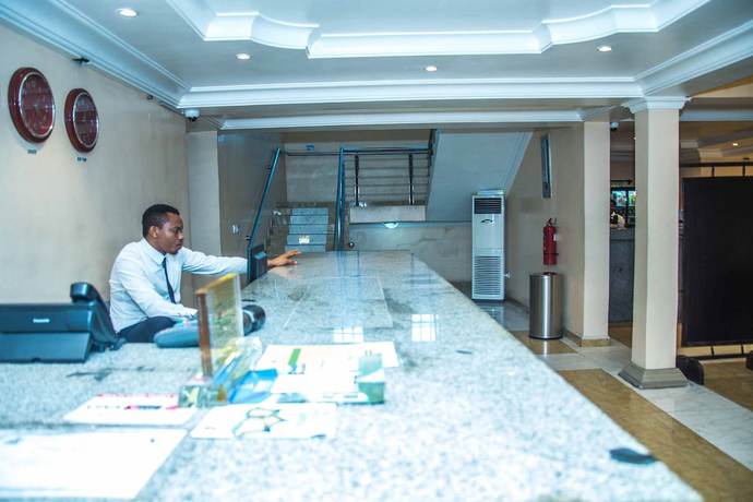 Imagen de los interiores del Hotel Royal Crest And Suites. Foto 17