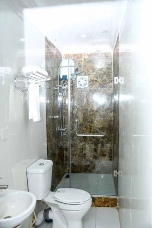 Imagen de la habitación del Hotel Royal Crest hotel and suite. Foto 9