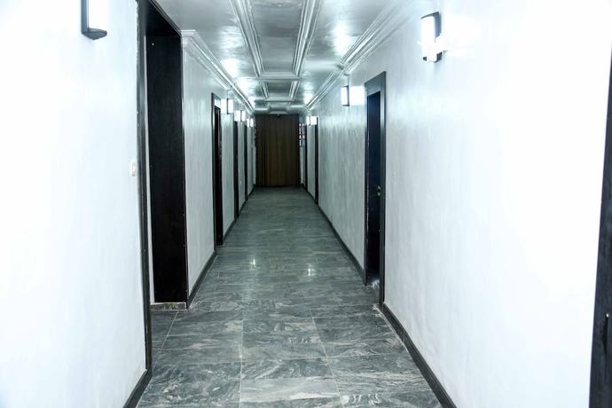 Imagen de los interiores del Hotel Royal Crest hotel and suite. Foto 15