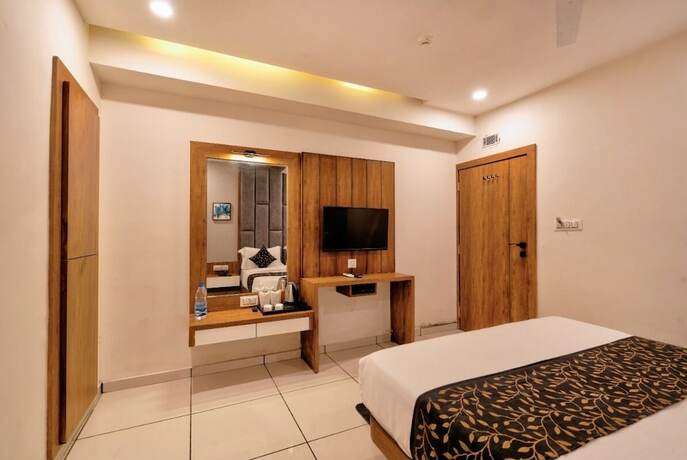 Imagen general del Hotel Royal Crown, Changodar. Foto 1