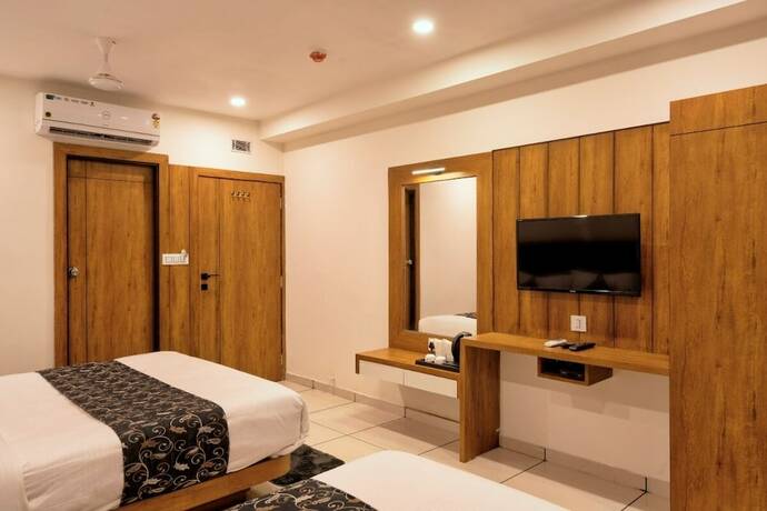 Imagen general del Hotel Royal Crown, Changodar. Foto 7