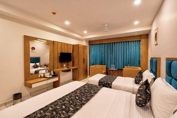 Imagen de la habitación del Hotel Royal Crown, Changodar. Foto 12