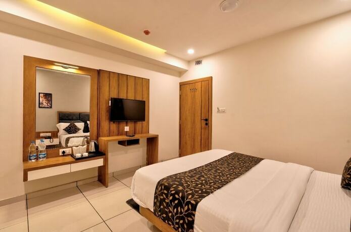 Imagen de la habitación del Hotel Royal Crown, Changodar. Foto 18