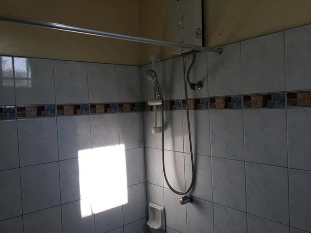 Imagen de la habitación del Hotel Royal Crown Inn. Foto 7