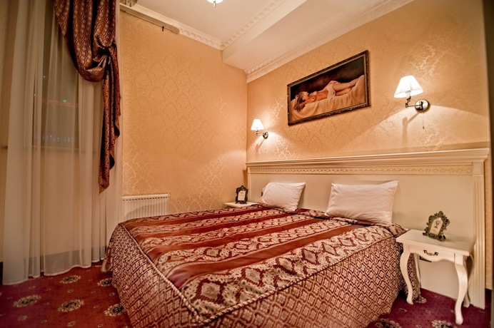 Imagen de la habitación del Hotel Royal De Paris. Foto 2