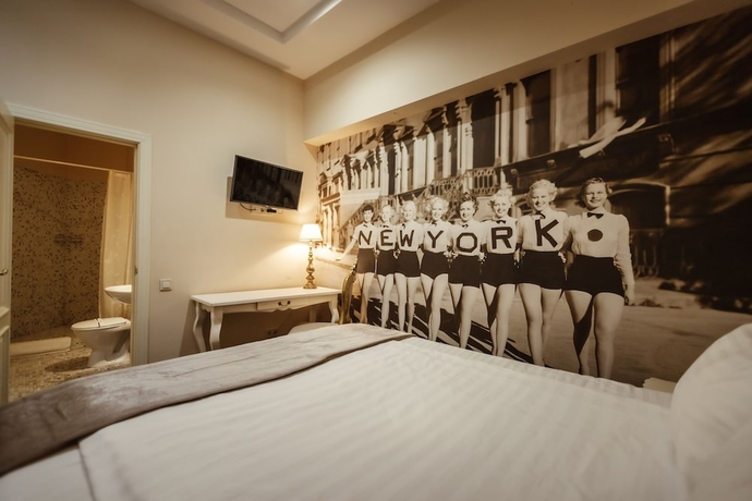 Imagen de la habitación del Hotel Royal De Paris. Foto 7