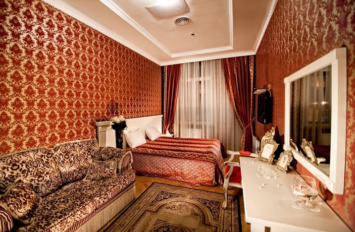 Imagen de la habitación del Hotel Royal De Paris. Foto 12