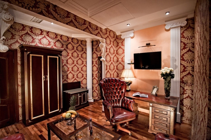 Imagen de la habitación del Hotel Royal De Paris. Foto 13