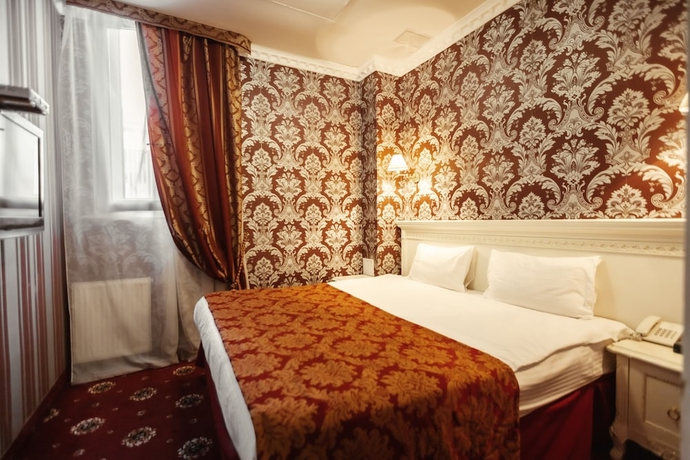 Imagen de la habitación del Hotel Royal De Paris. Foto 16