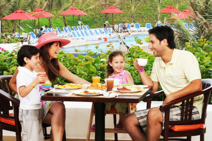 Imagen del bar/restaurante del Hotel Royal Decameron Mompiche - All Inclusive. Foto 4