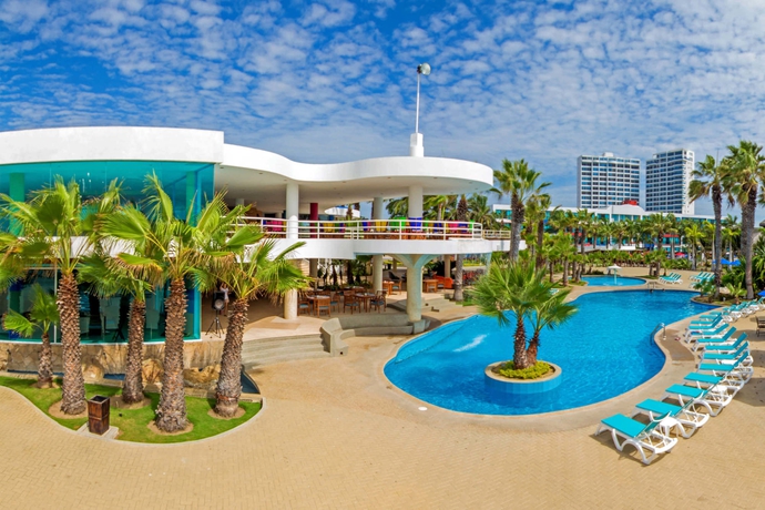 Imagen de la piscina del Hotel Royal Decameron Punta Centinela. Foto 14