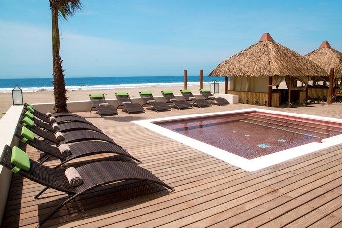 Imagen de la piscina del Hotel Royal Decameron Punta Sal. Foto 13