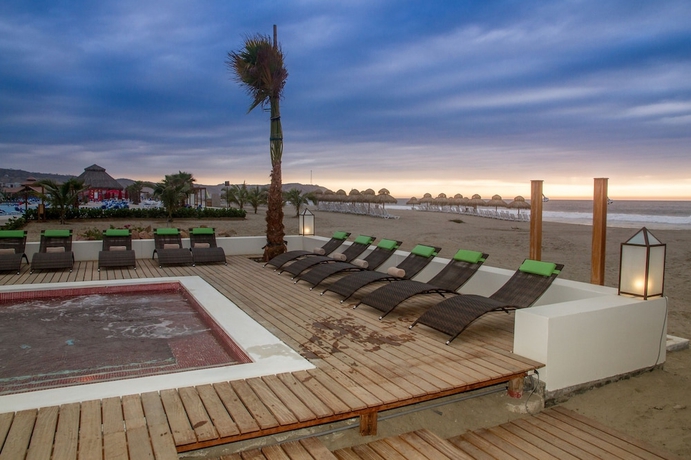 Imagen de la piscina del Hotel Royal Decameron Punta Sal. Foto 16