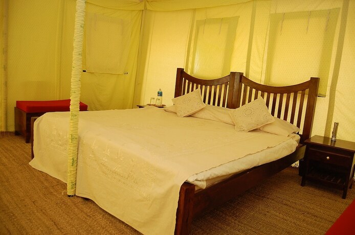 Imagen de la habitación del Hotel Royal Desert Camps. Foto 19