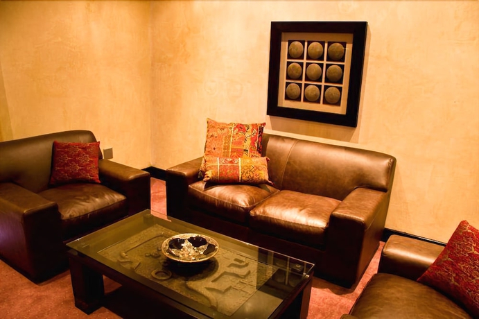 Imagen de la habitación del Hotel Royal Elephant and Conference Centre. Foto 13