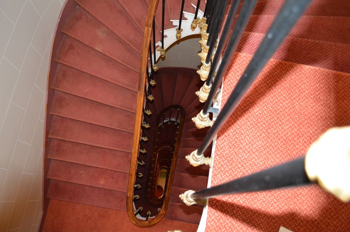 Imagen de los interiores del Hotel Royal Elysées. Foto 13