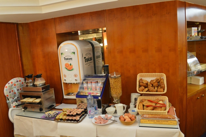 Imagen del bar/restaurante del Hotel Royal Elysées. Foto 6