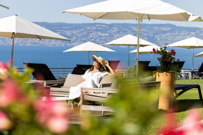 Imagen del bar/restaurante del Hotel Royal Evian Resort. Foto 8