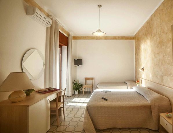 Imagen de la habitación del Hotel Royal, Fortino. Foto 7