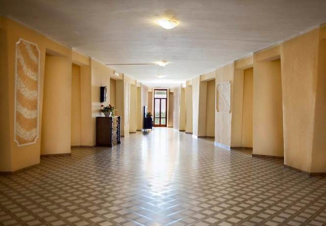 Imagen de los interiores del Hotel Royal, Fortino. Foto 17