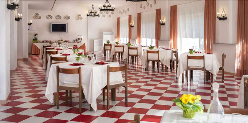 Imagen del bar/restaurante del Hotel Royal, Fortino. Foto 4