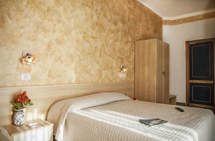 Imagen de la habitación del Hotel Royal, Fortino. Foto 10