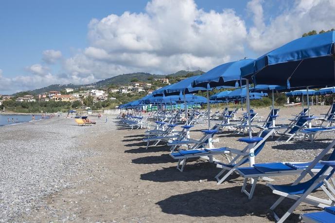 Imagen de los exteriores del Hotel Royal, Fortino. Foto 15