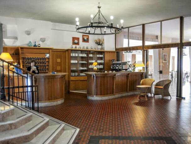 Imagen de los interiores del Hotel Royal, Fortino. Foto 20