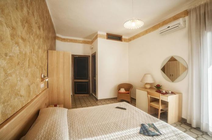 Imagen de la habitación del Hotel Royal, Fortino. Foto 11