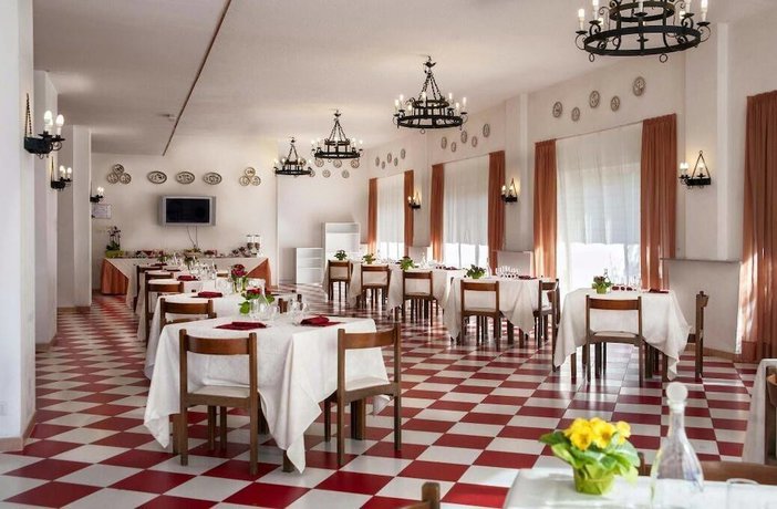 Imagen del bar/restaurante del Hotel Royal, Fortino. Foto 6