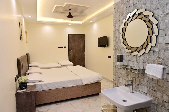 Imagen de la habitación del Hotel Royal Galaxy Homes. Foto 9