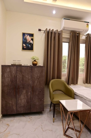 Imagen de la habitación del Hotel Royal Galaxy Homes. Foto 10