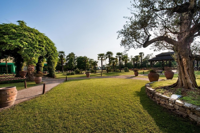 Imagen de los exteriores del Hotel Royal Garden, Assago. Foto 8