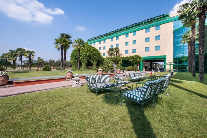 Imagen de los exteriores del Hotel Royal Garden, Assago. Foto 9