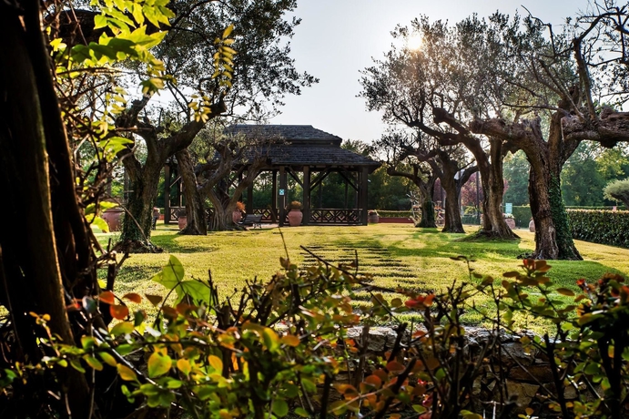 Imagen de los exteriores del Hotel Royal Garden, Assago. Foto 11