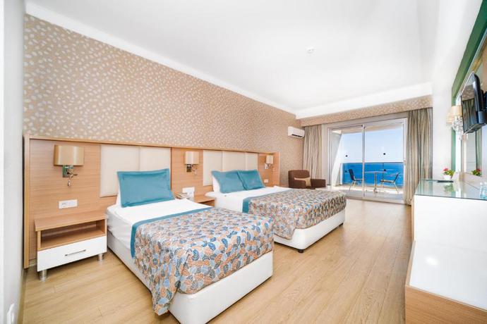 Imagen de la habitación del Hotel Royal Garden Beach. Foto 2