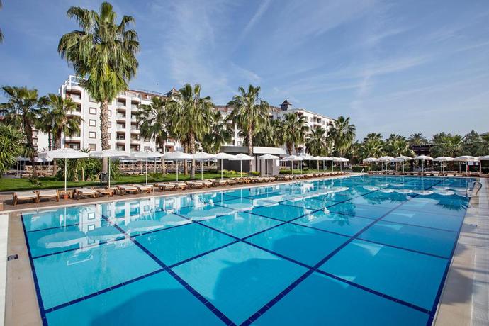 Imagen de la piscina del Hotel Royal Garden Beach. Foto 10